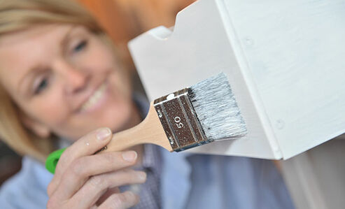 Farbe und Anstriche für Möbel aus Holz