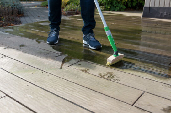 Spazzolone per Decking con Manico Ambiente